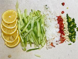 一人食✨泰式酸辣虾仁拌米粉&荞麦面🍤适合夏天的低卡轻食的做法 步骤1