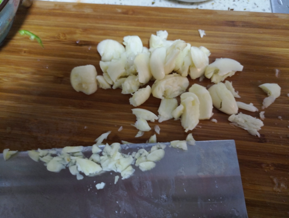 蒜香菌菇的做法 步骤3