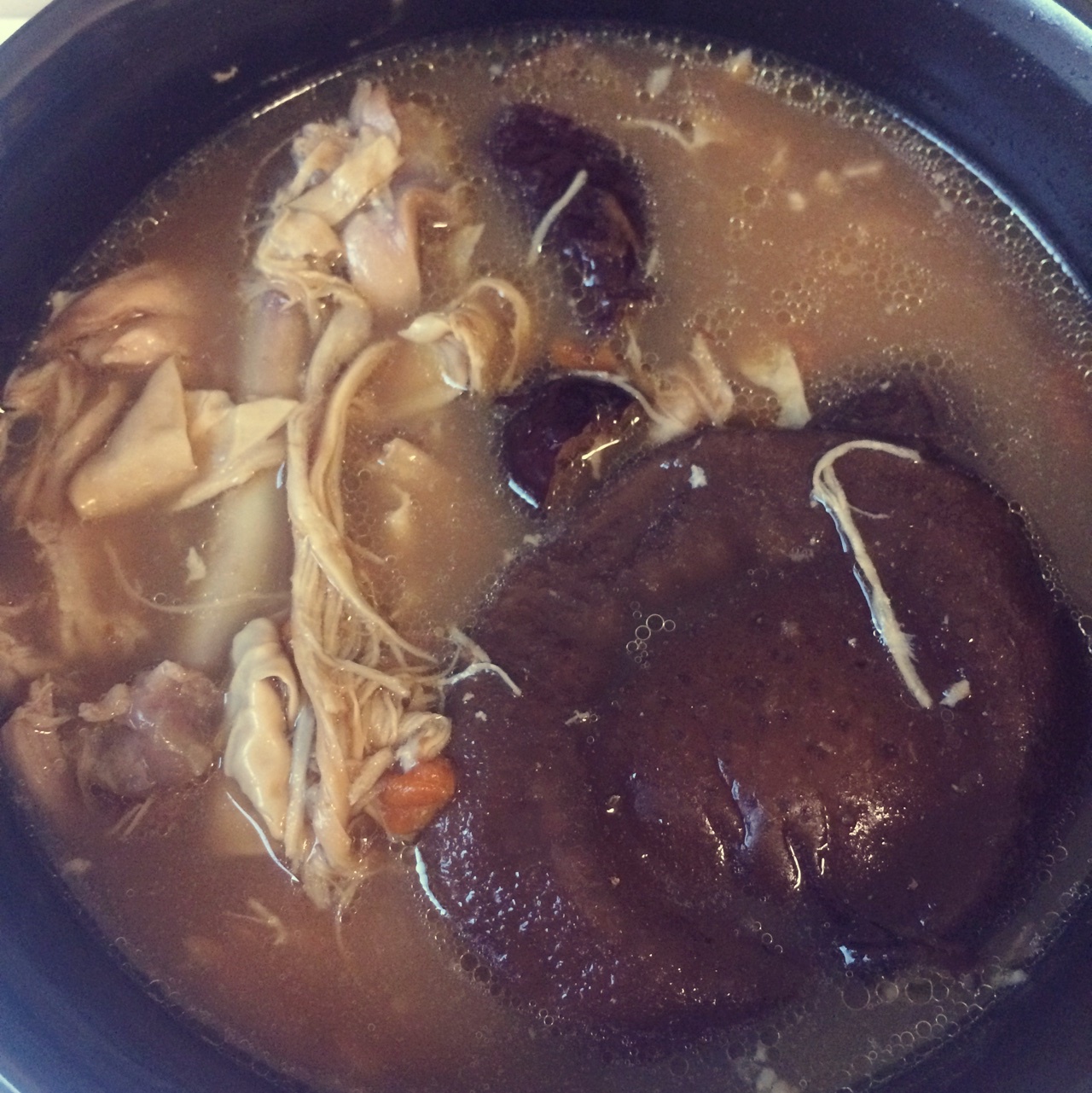 鲜菇红枣鸡汤