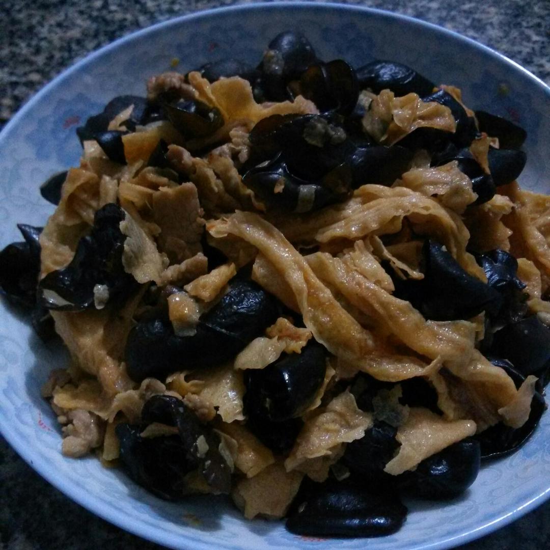 黑木耳炒腐竹