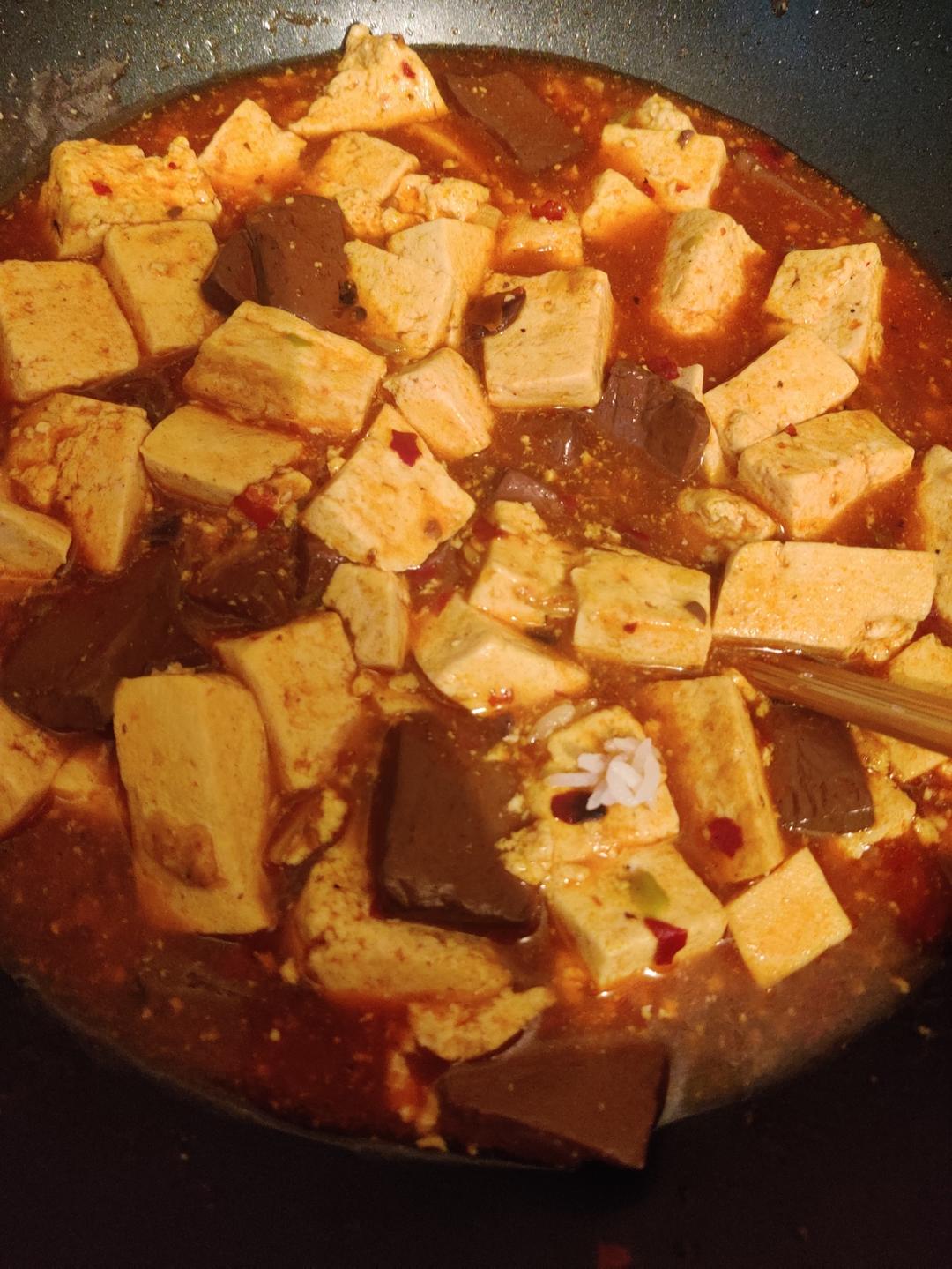 能吃三碗饭的红烧鸭血豆腐