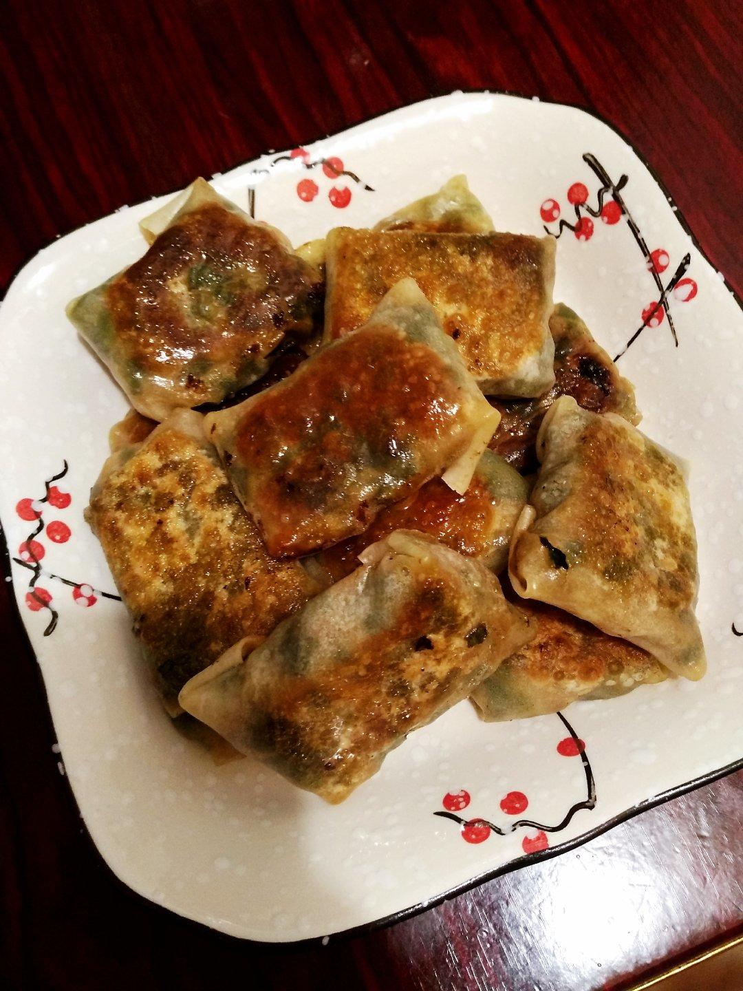 皮薄馅多的韭菜盒子