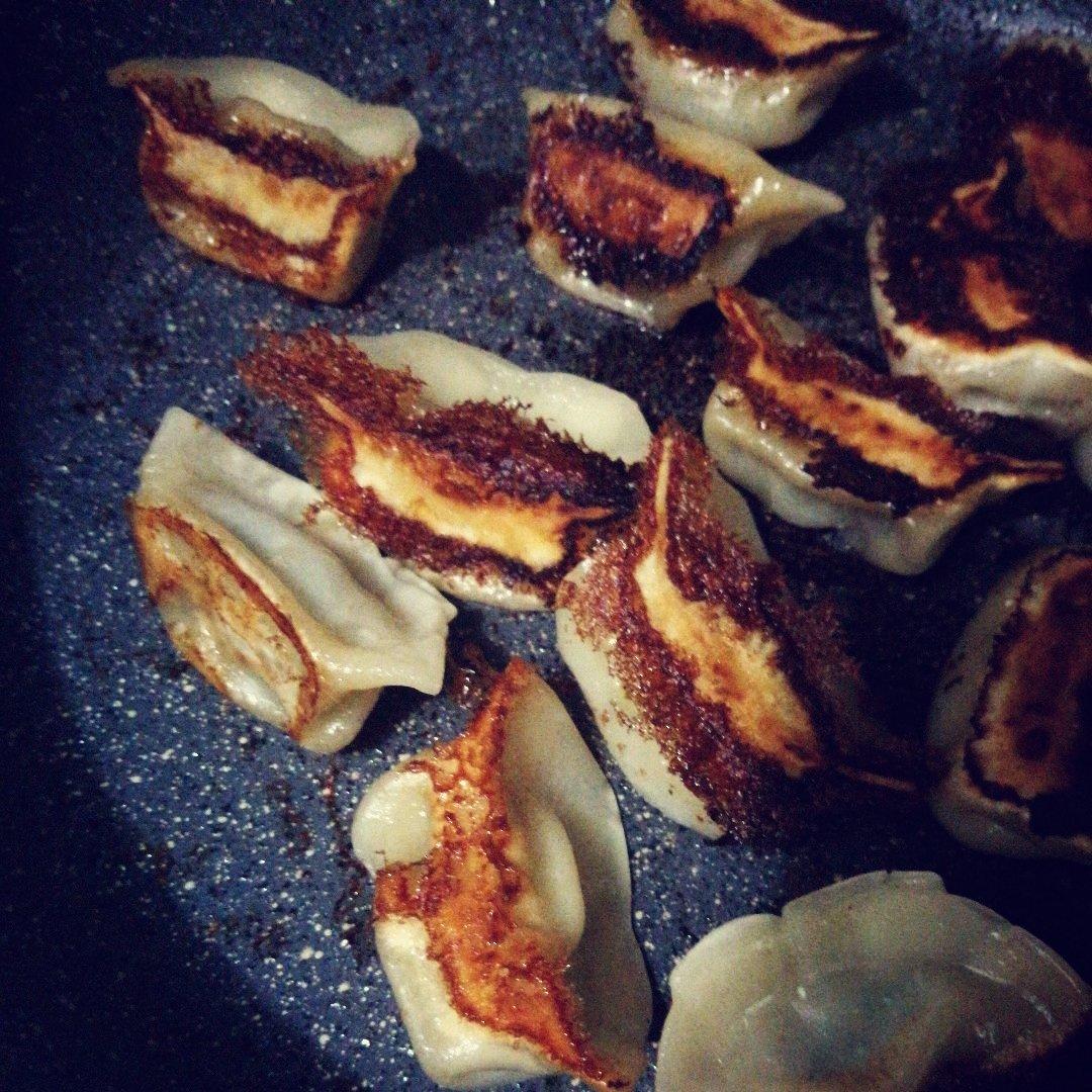速冻水饺吃腻了吗~变锅贴吧(๑´ڡ`๑)