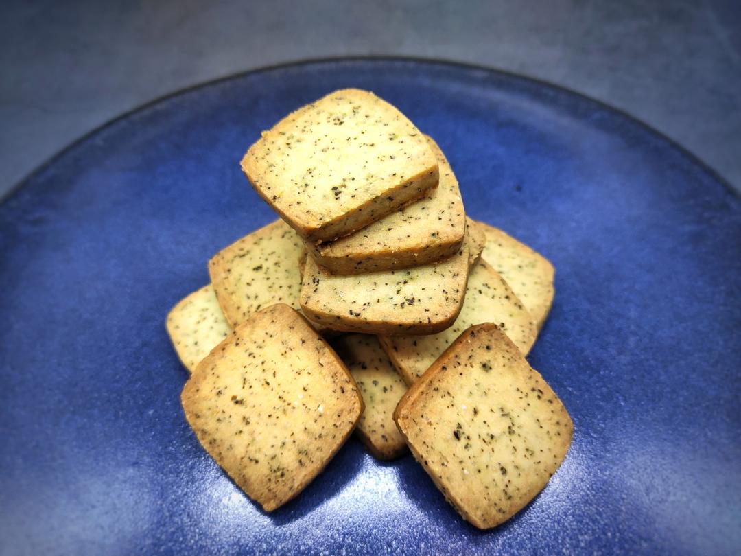 比炼乳小方好吃百倍的方块饼干
