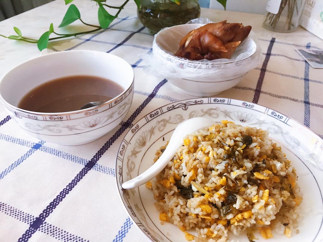 酸菜蛋炒饭