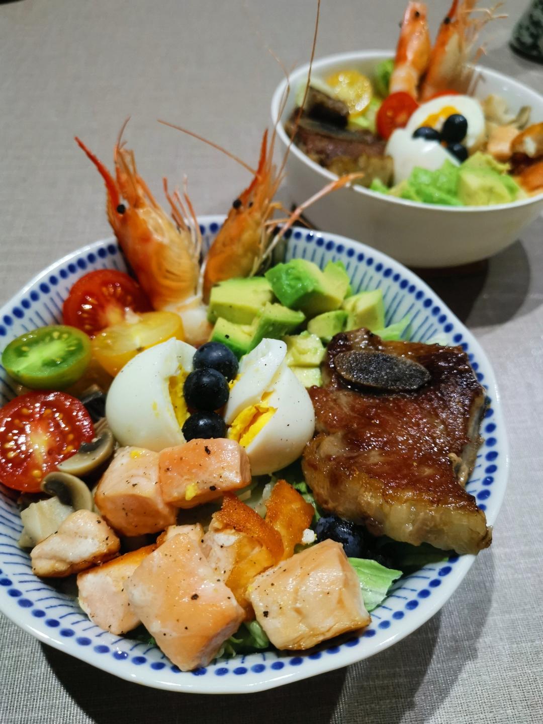 健康美味的牛肉大虾波奇饭！！牛油果和芒果一口包的感觉太棒！