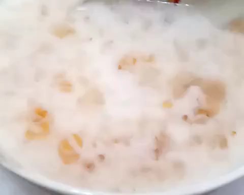 牛奶炖桃胶雪燕皂角米