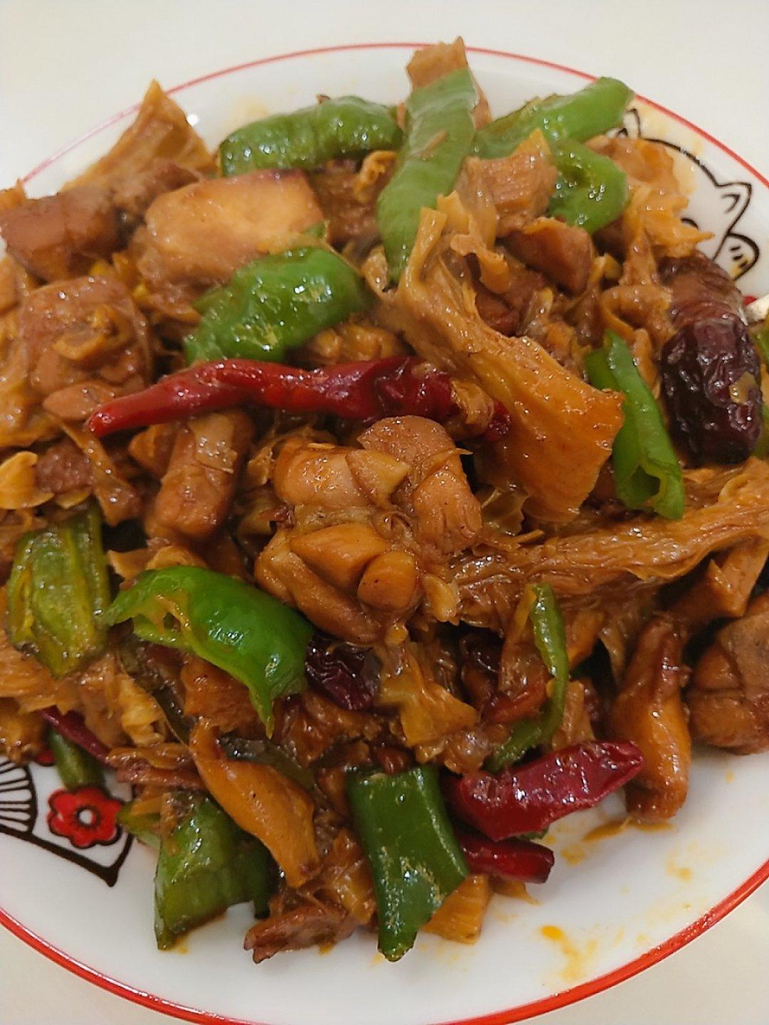 好吃到原地爆炸的黄焖鸡