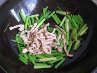 芹菜炒肉的做法 步骤10