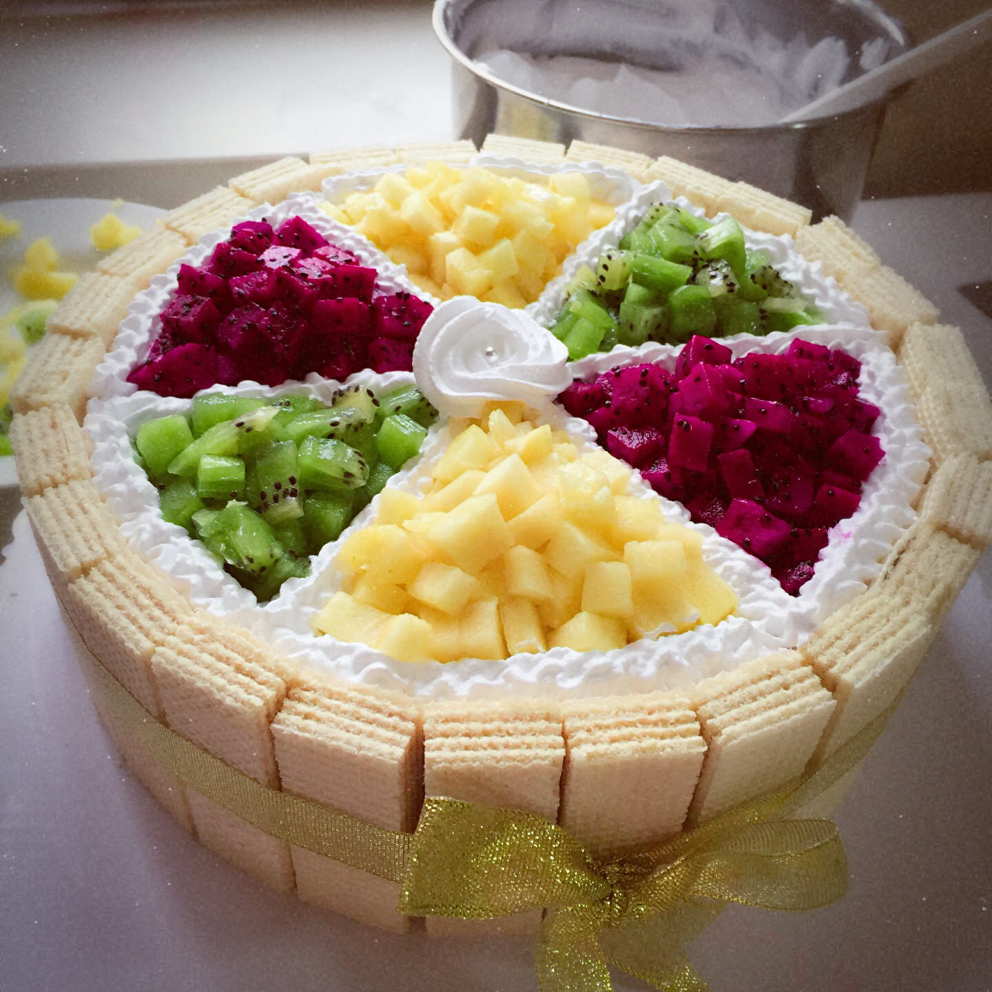 鲜奶双拼水果蛋糕