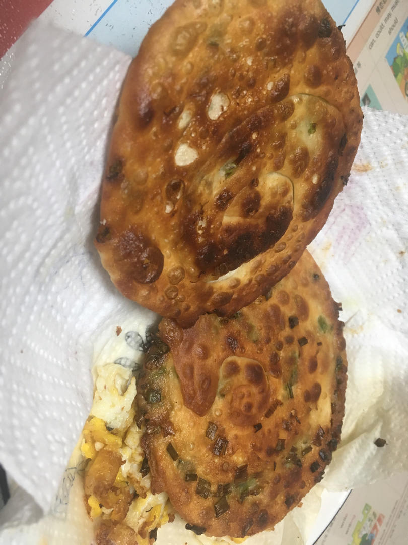 【葱油饼】假期好好做早餐，4步吃上香脆葱油饼！