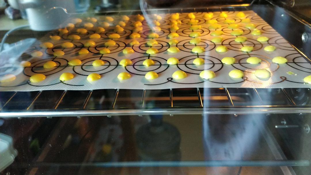 入口即化的无添加蛋黄溶豆