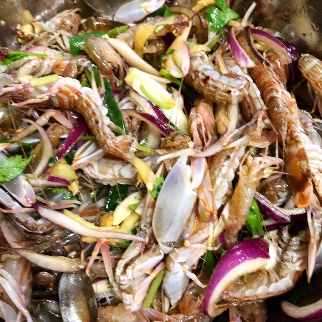 乔伊大菠萝做的生拌麻辣嘎巴虾