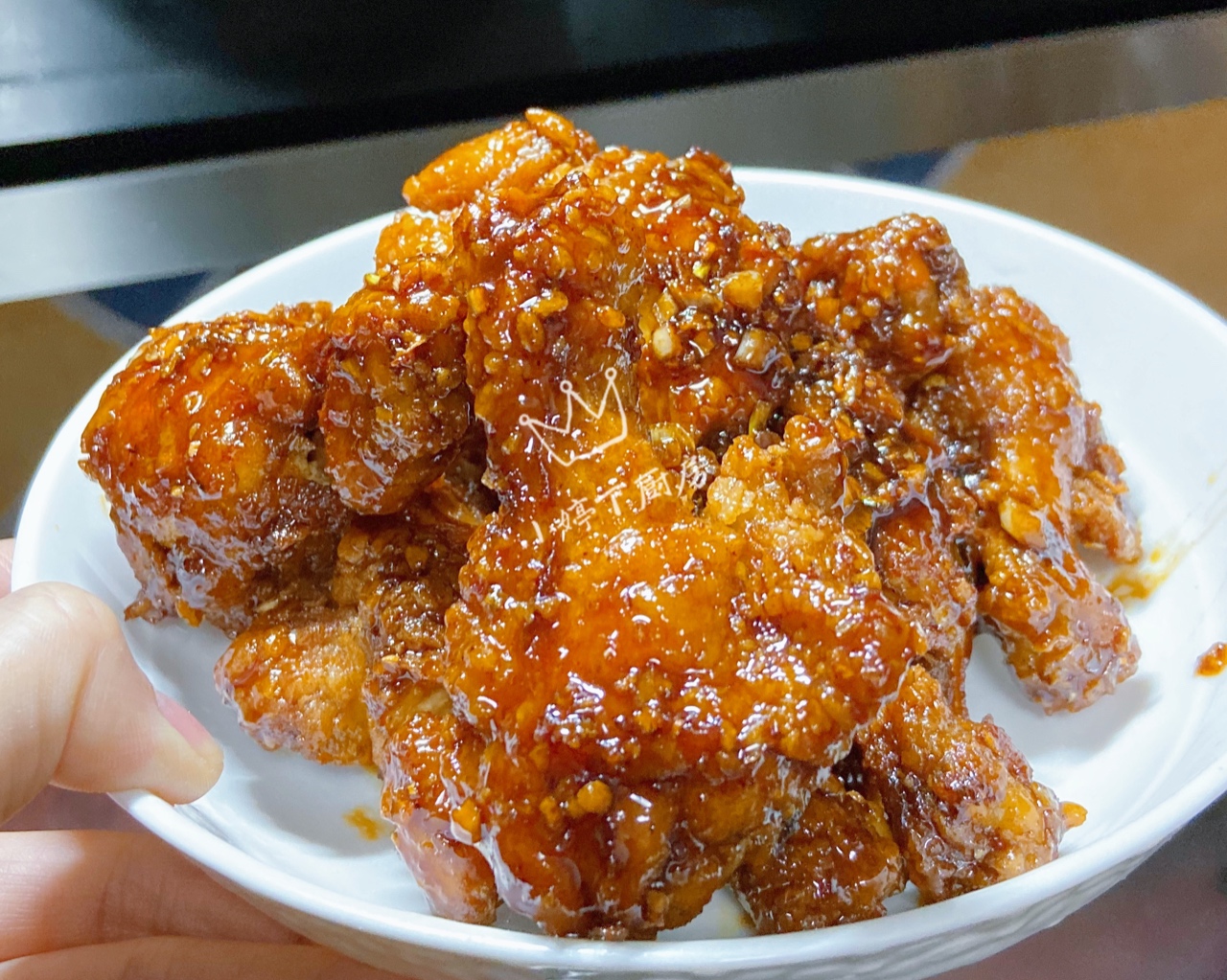 韩式炸鸡之酱油蜂蜜炸鸡🍯.好吃到词穷的做法
