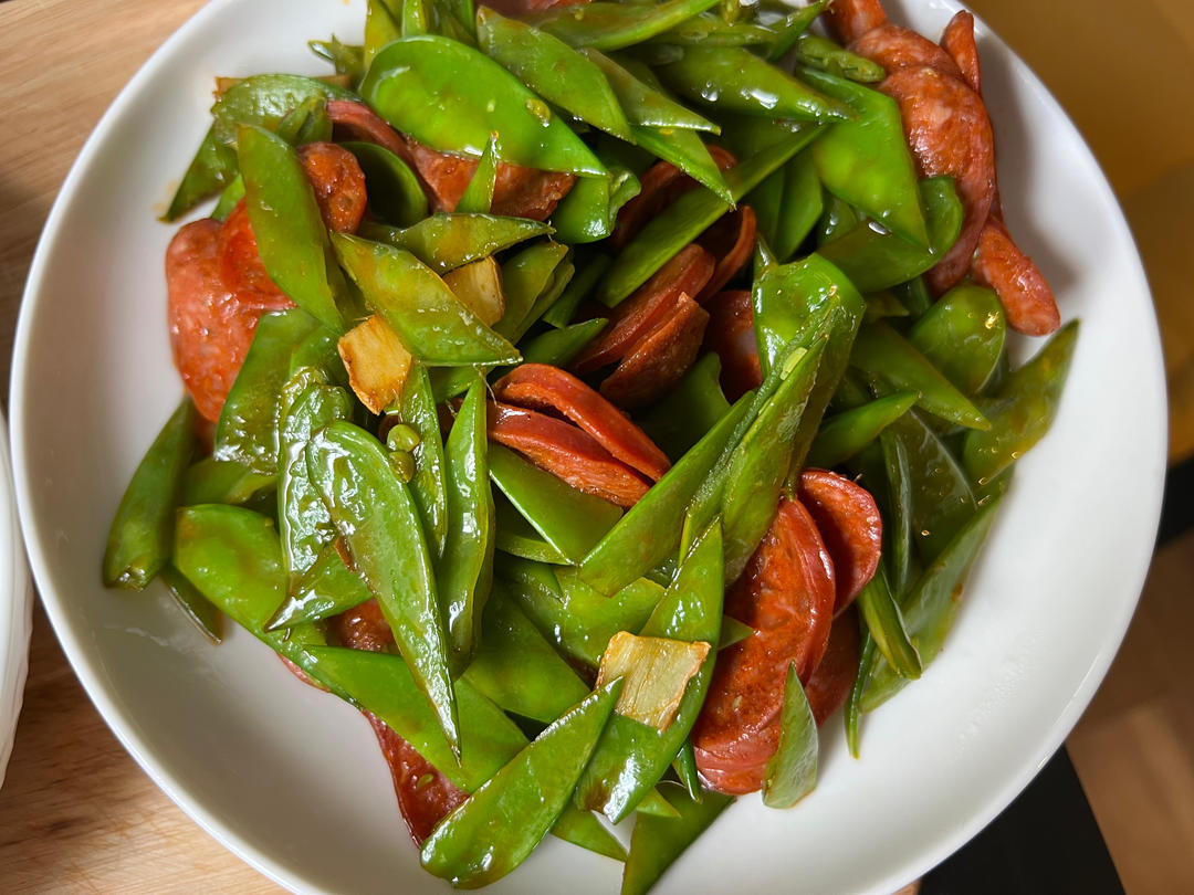 香肠炒荷兰豆