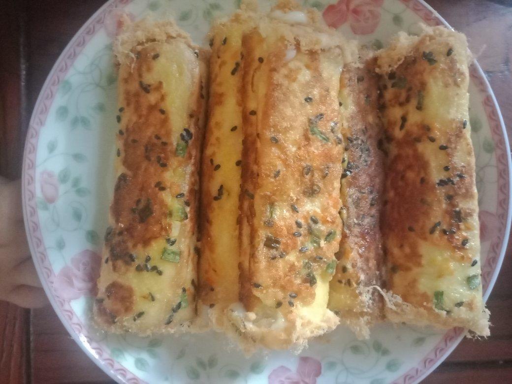 平底锅版～爆好吃的肉松吐司卷