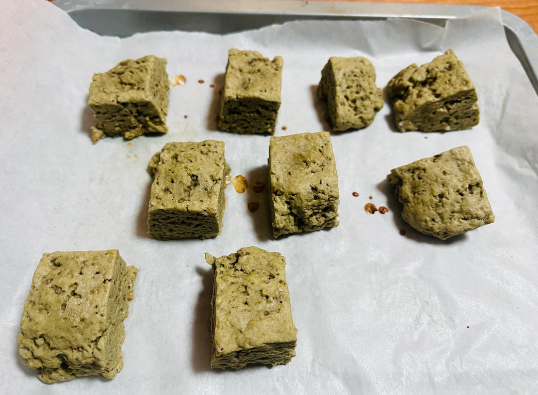 酥脆小巧的抹茶白巧克力司康饼