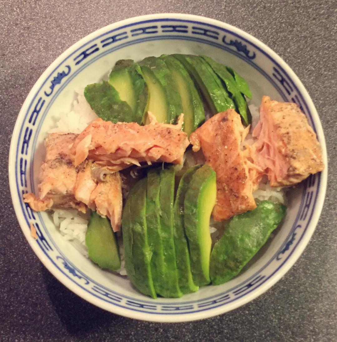 三文鱼牛油果拌饭