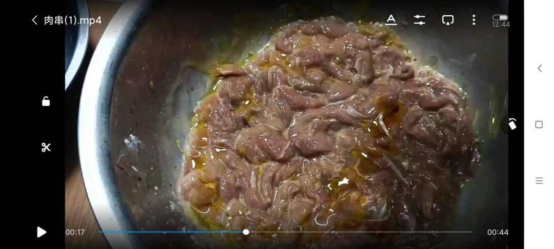 电饼铛也可以制作铁板烤肉串，非常过瘾