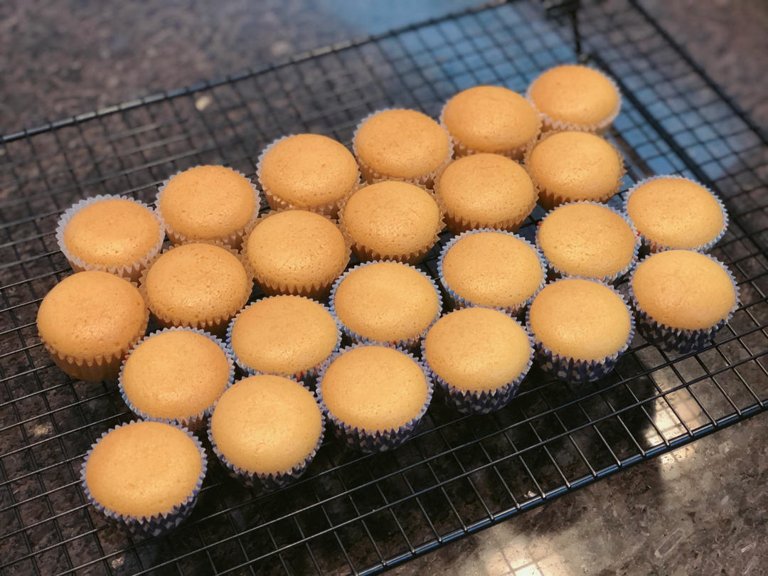 【视频食谱】一口一个小小鸡蛋糕