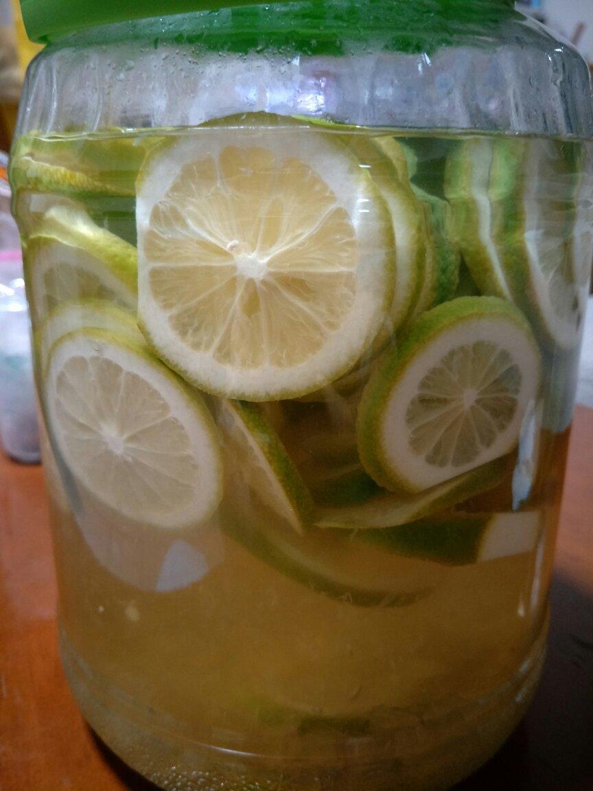 拉宝儿做的柠檬酒