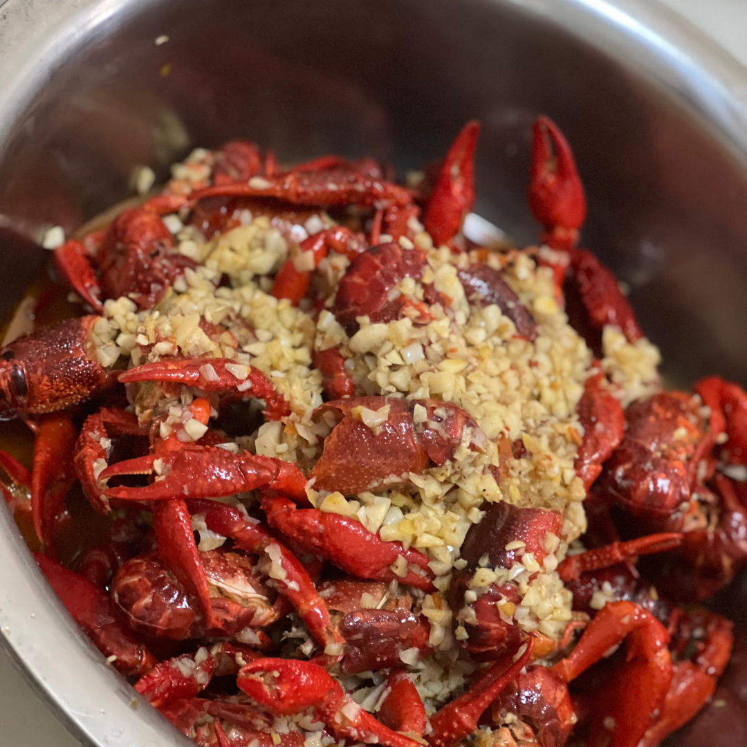 厨师长教你："蒜蓉小龙虾"的家常做法，蒜香浓郁，唇齿留香