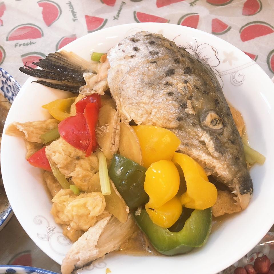 砂锅焗三文鱼头