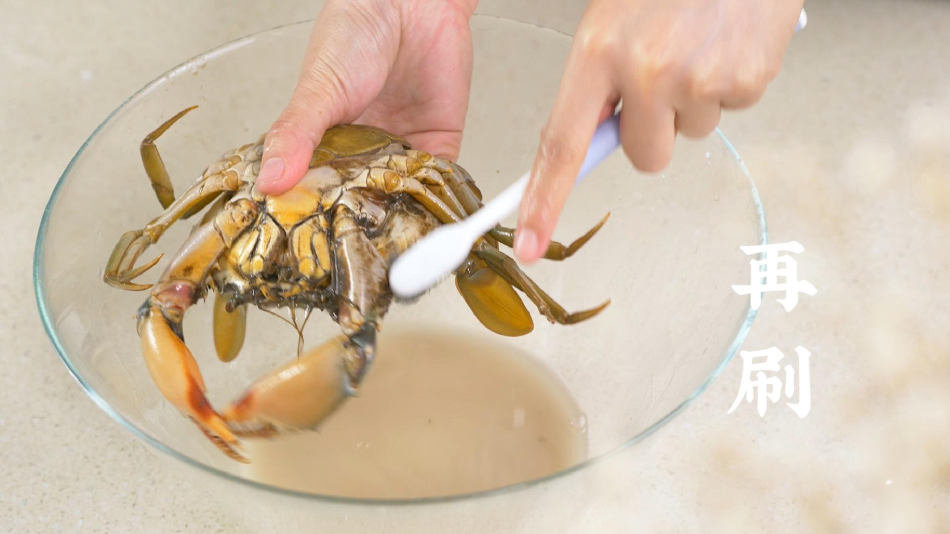 清蒸黄油蟹的最佳吃法！满口流油！冰镇大法！的做法 步骤8