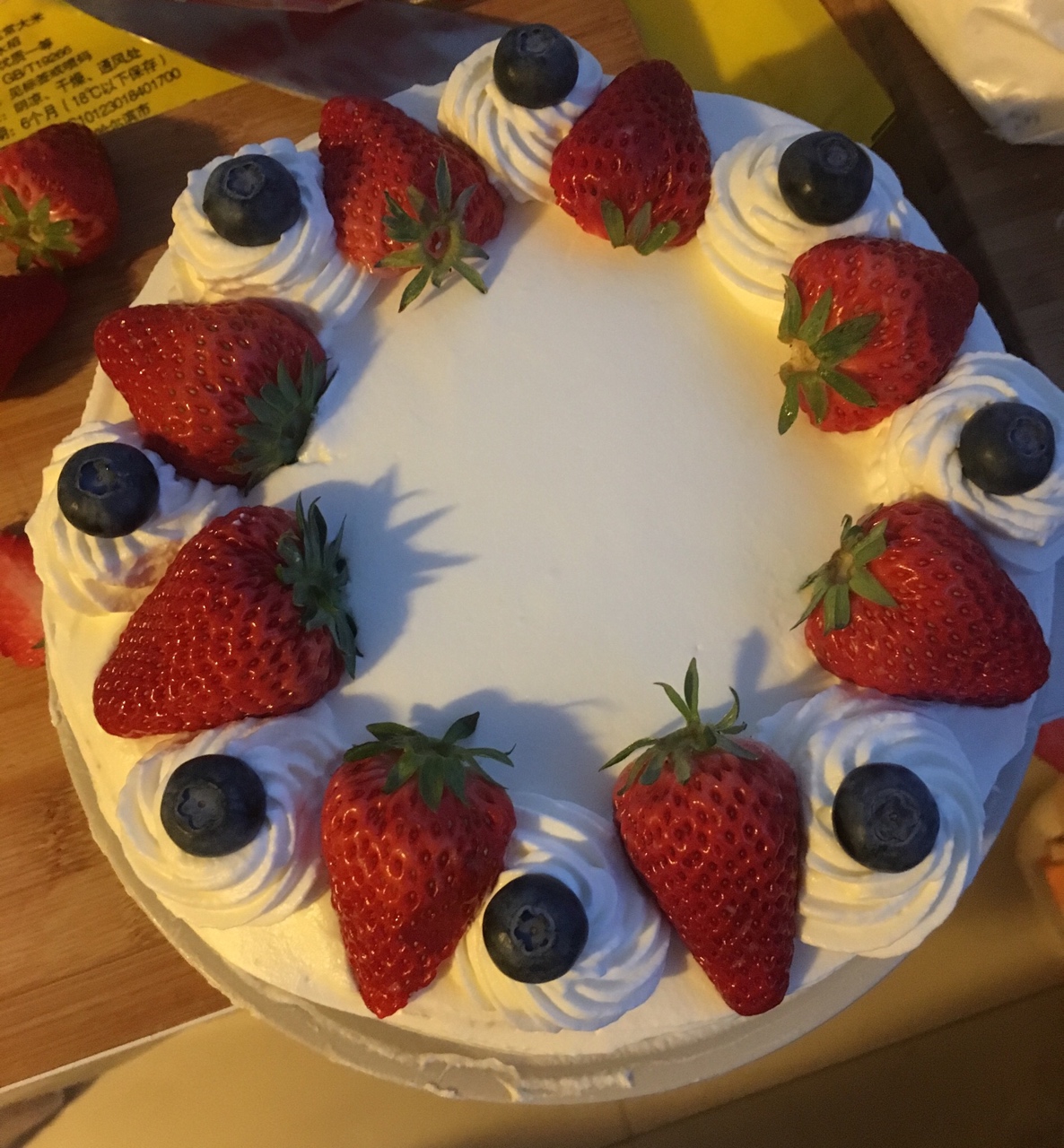 水果奶油装饰蛋糕