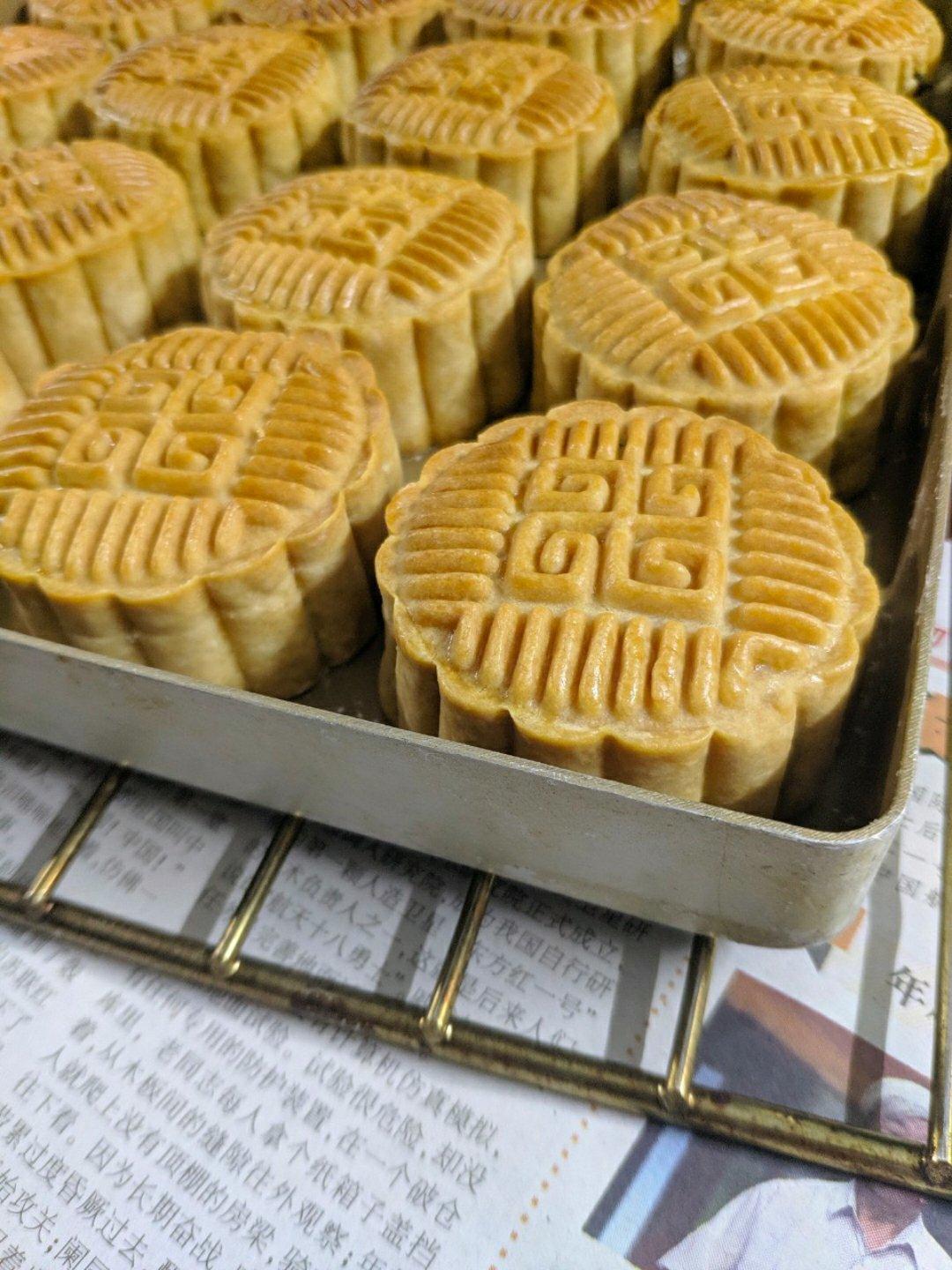 广式月饼－－蛋黄豆沙月饼