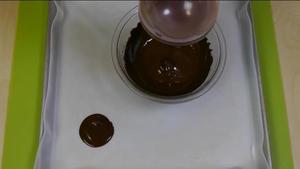 Chocolate Balloon Bowls 巧克力碗甜点 by あっ、 妄想グルメだ!的做法 步骤5