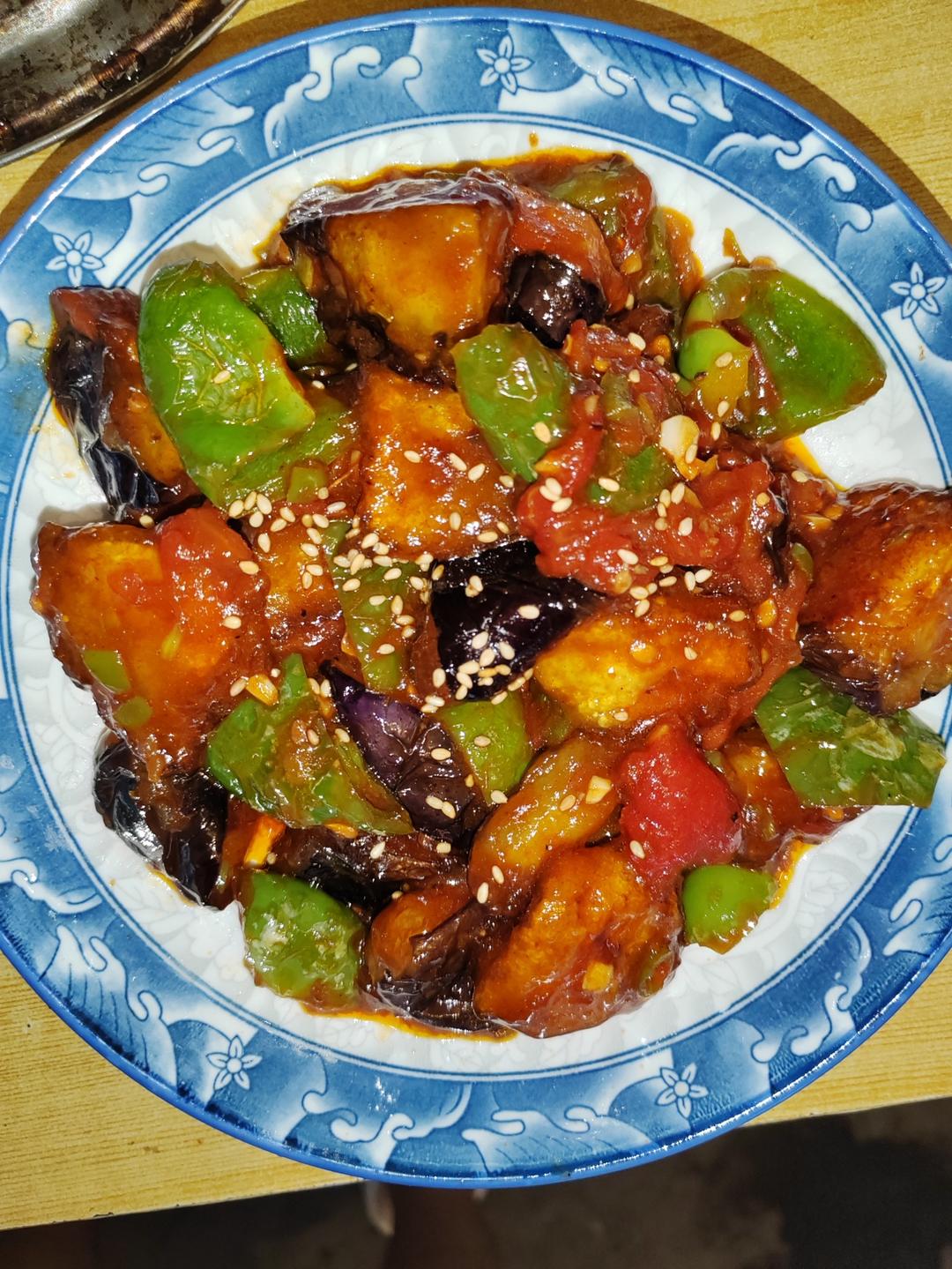 红烧茄子（佐西红柿尖椒）