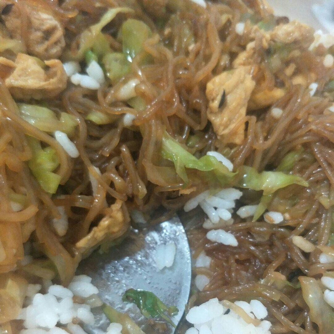 包菜粉丝炒鸡蛋