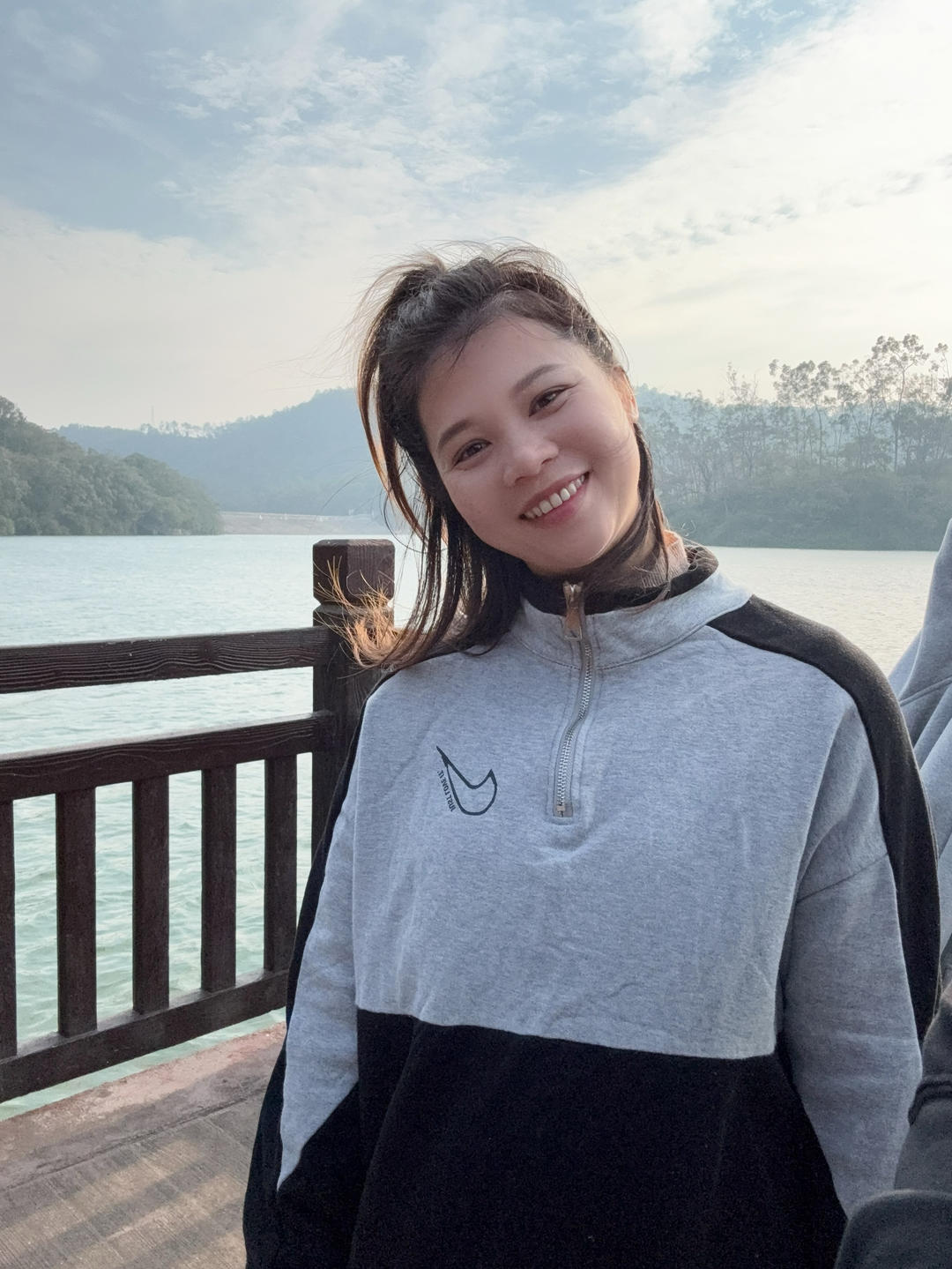 村里有个女孩叫小芳