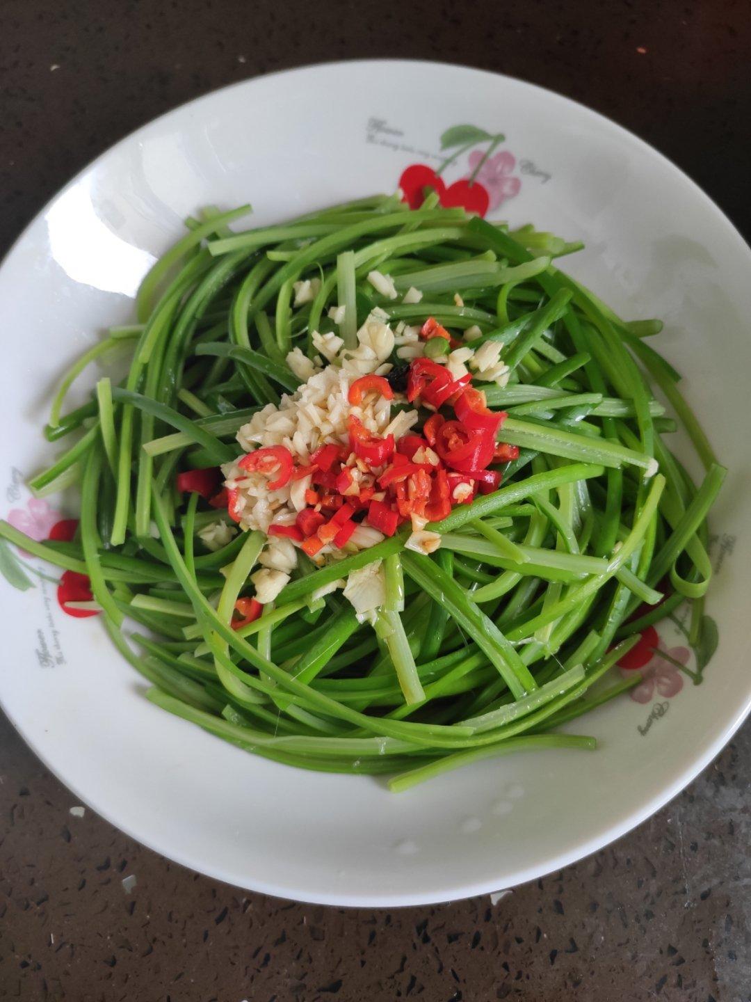 手撕蒜薹