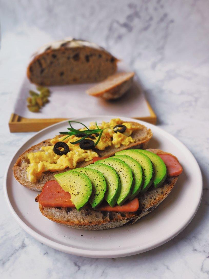 天然酵种肉桂葡萄干核桃欧包（附处理湿面团方法）