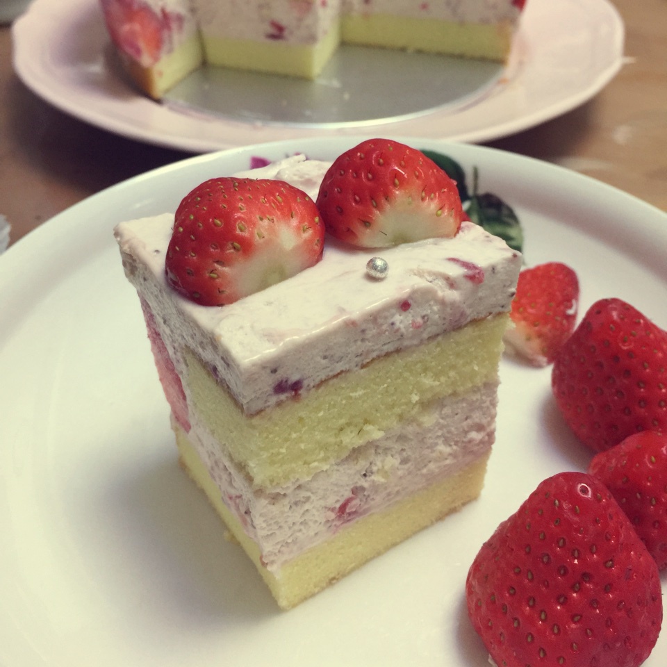 云飞絮舞做的草莓慕斯蛋糕