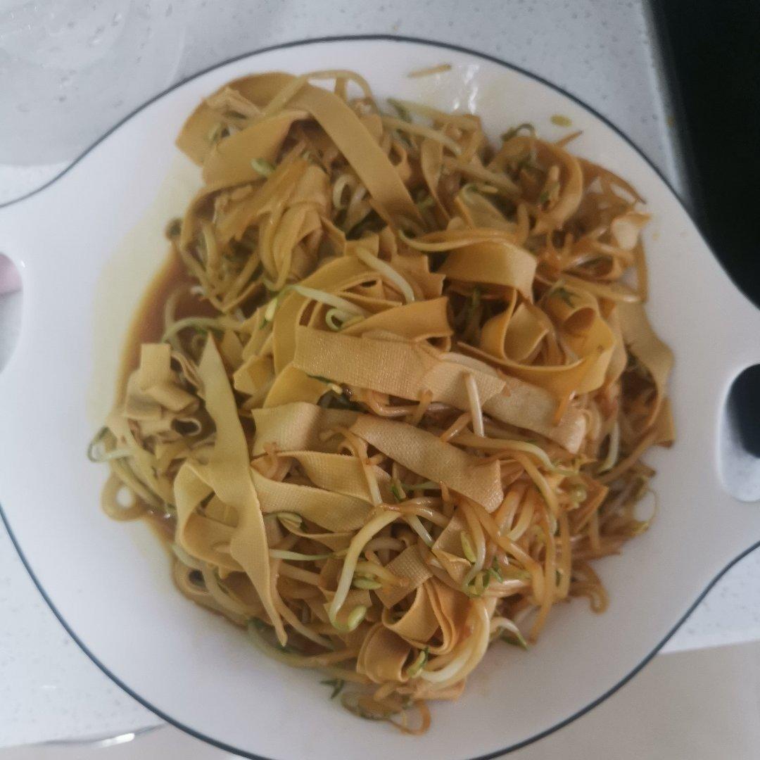 绿豆芽炒干豆腐