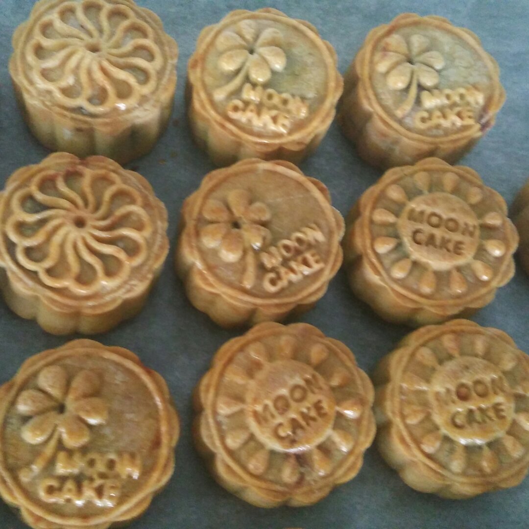 广式月饼——蛋黄莲蓉月饼