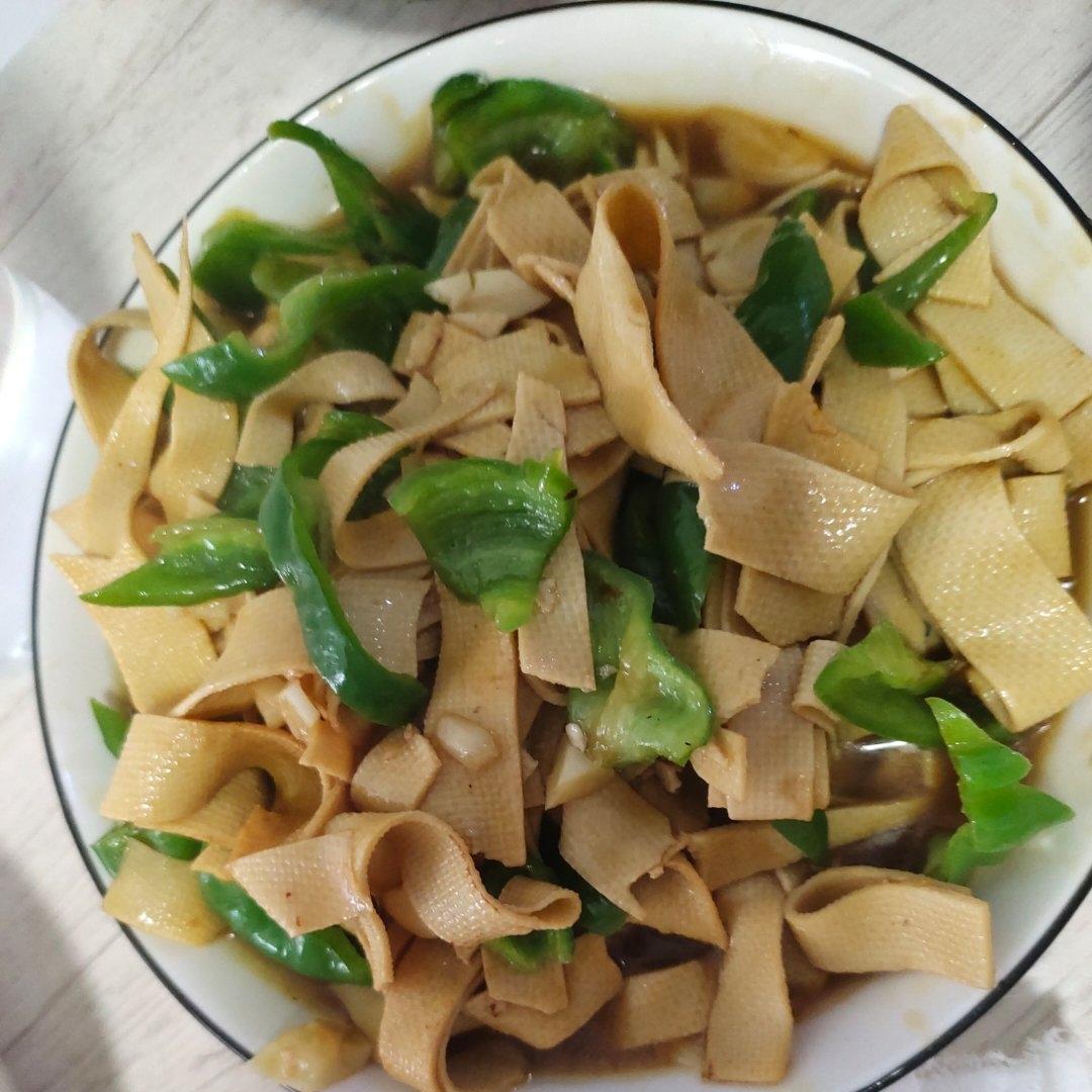 不用厨艺的尖椒干豆腐