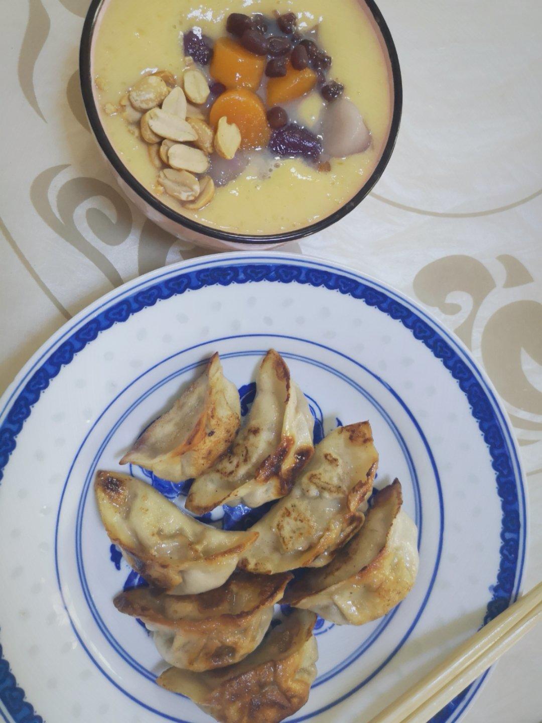 平底锅煎速冻饺子