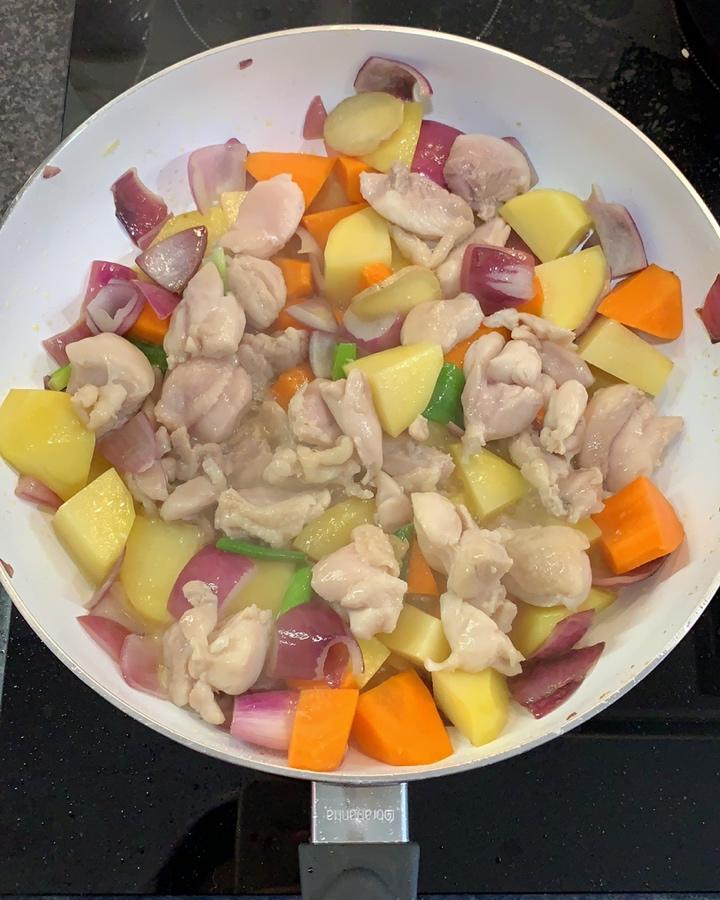 咖喱鸡肉饭