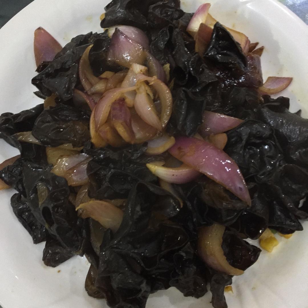 洋葱炒木耳