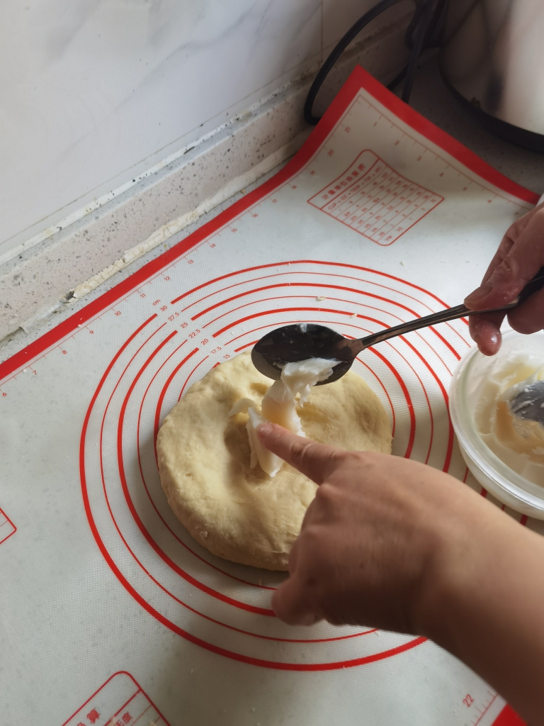 极简牛角面包（不用机器，不用折叠）的做法 步骤6