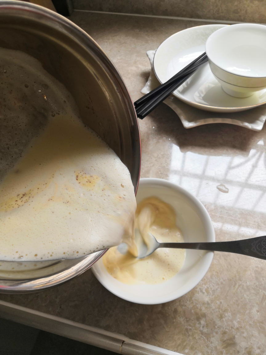 养生桂圆枸杞红枣牛奶的做法 步骤5