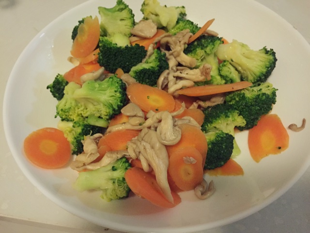 素炒蘑菇西兰花红萝卜