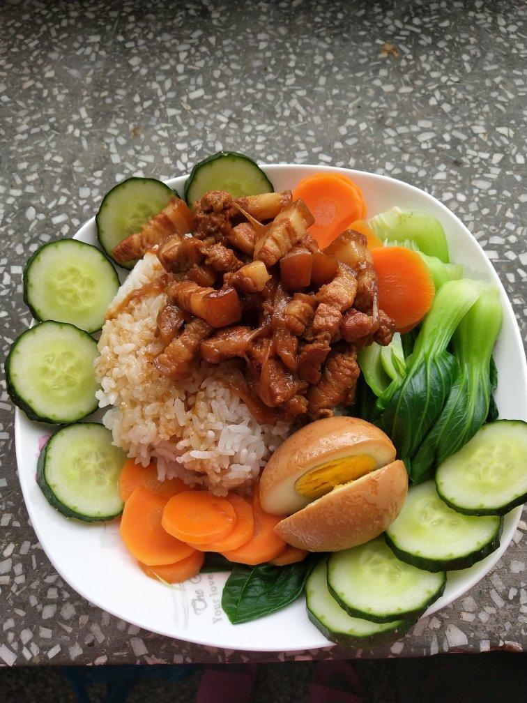 洋葱酥卤肉饭