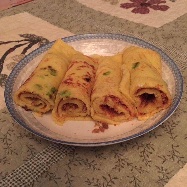 香葱鸡蛋肉松卷饼