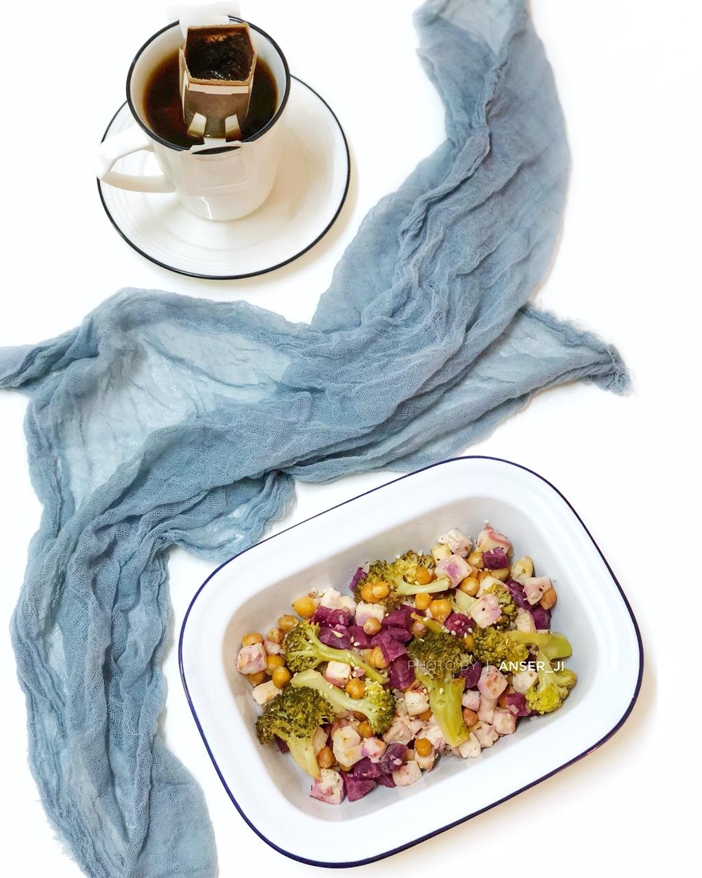 蒜香醋烤鹰嘴豆沙拉（素食）