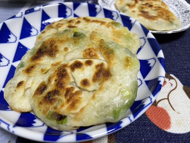 葱油饼（饺子皮🥟版）的做法